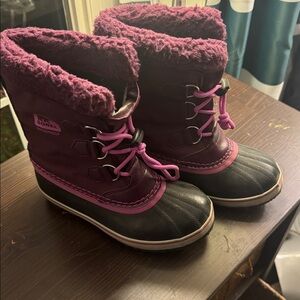 Sorel girls purple winter boots size 3. Great condition
